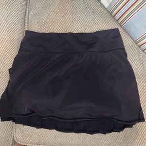 Lululemon almost new tennis skirt